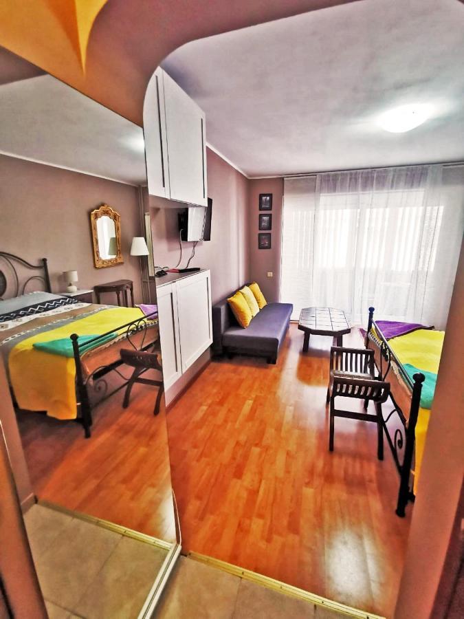 Cozy Studio Athenee Lägenhet Bukarest Exteriör bild